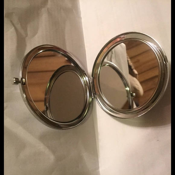 🎀Marilyn Monroe Compact Mirror🎀 - Picture 3 of 4